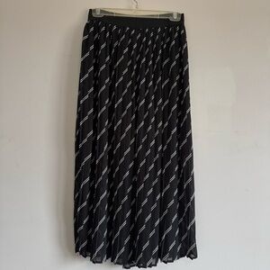 Suzy Shier Black and White Striped A-Line Skirt